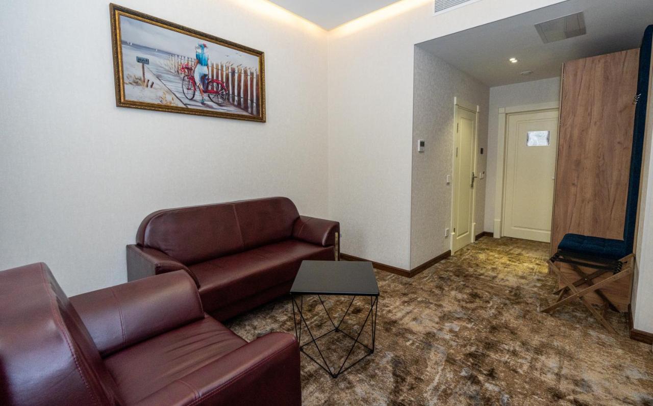 Garnet Mir Hotel Tashkent Ngoại thất bức ảnh