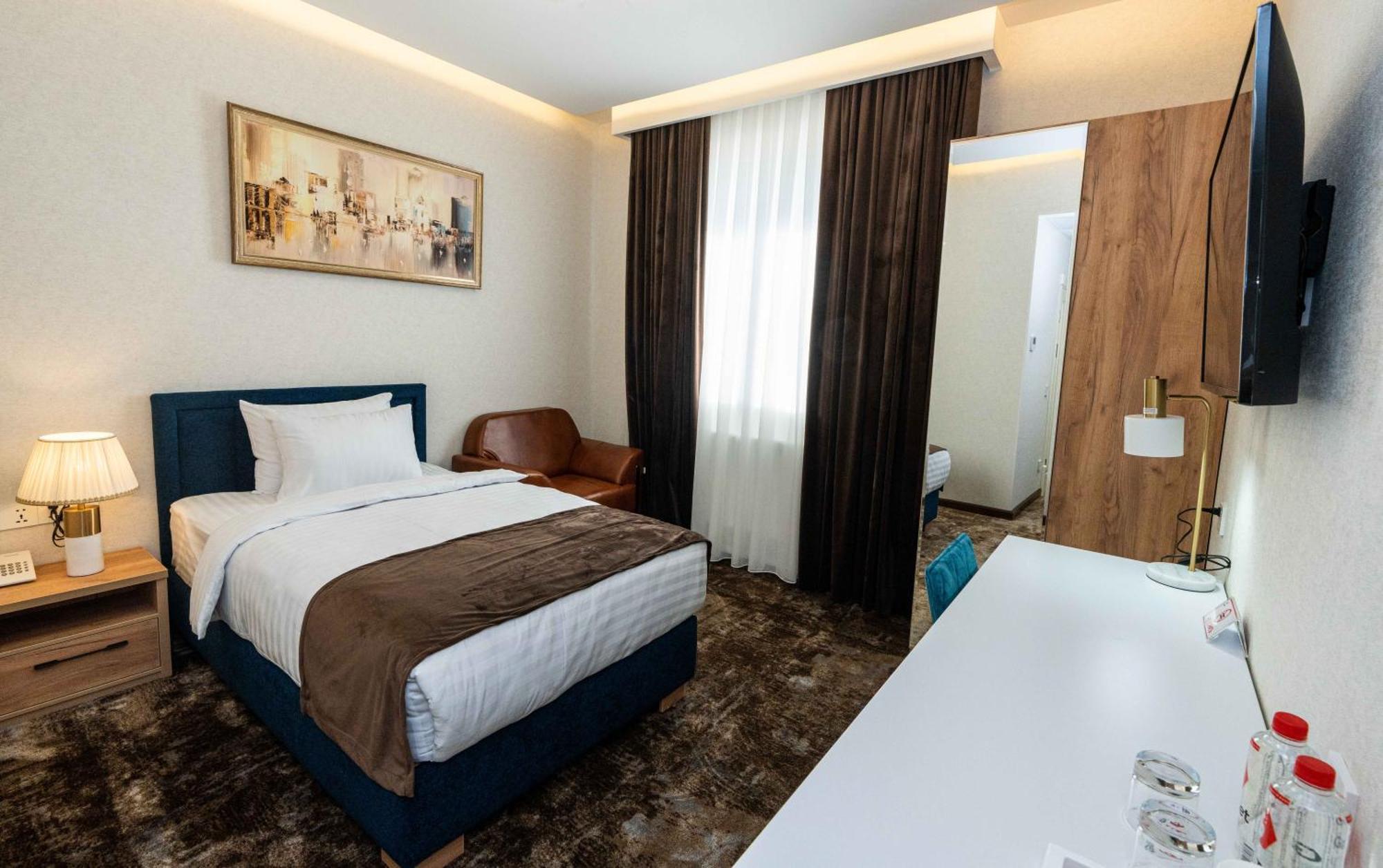 Garnet Mir Hotel Tashkent Ngoại thất bức ảnh