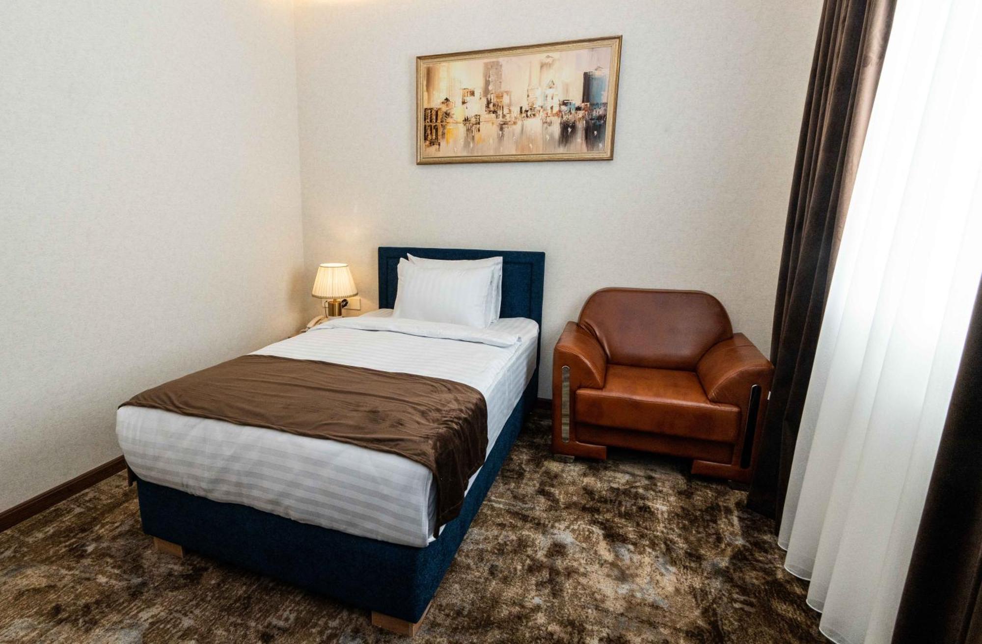 Garnet Mir Hotel Tashkent Ngoại thất bức ảnh