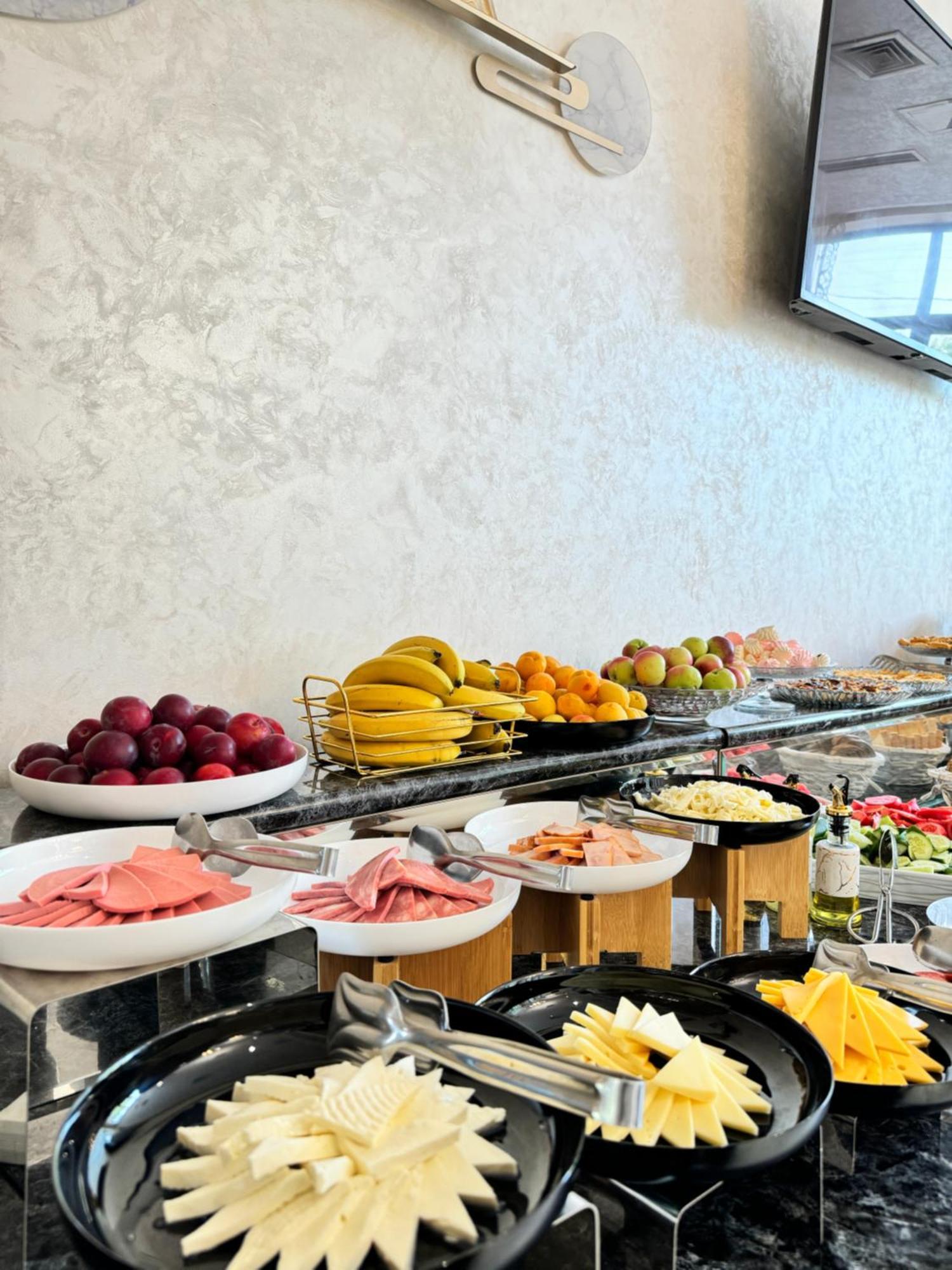 Garnet Mir Hotel Tashkent Ngoại thất bức ảnh