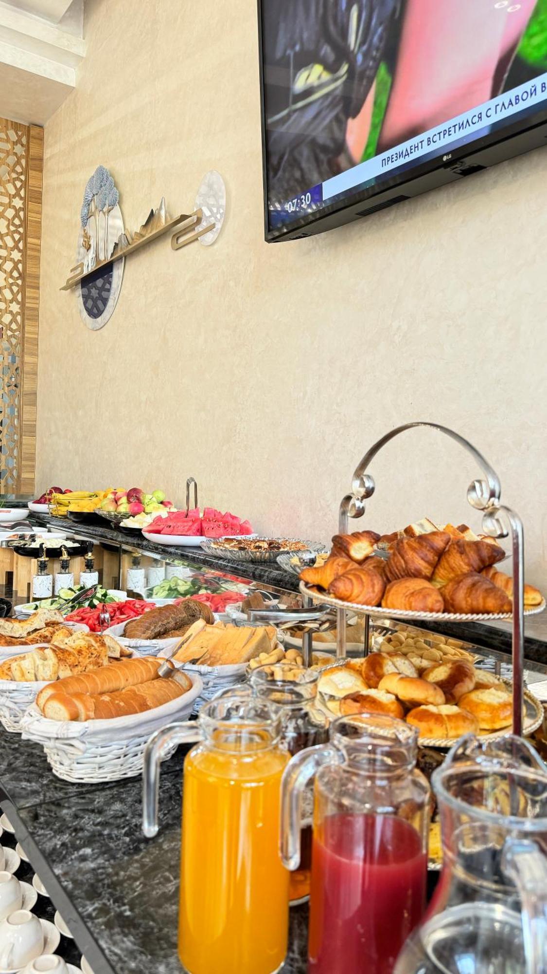 Garnet Mir Hotel Tashkent Ngoại thất bức ảnh