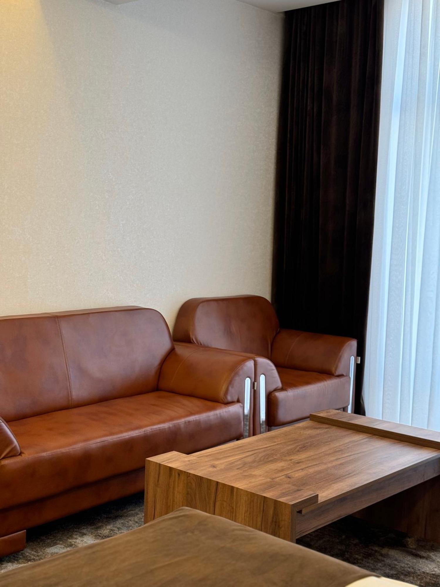 Garnet Mir Hotel Tashkent Ngoại thất bức ảnh