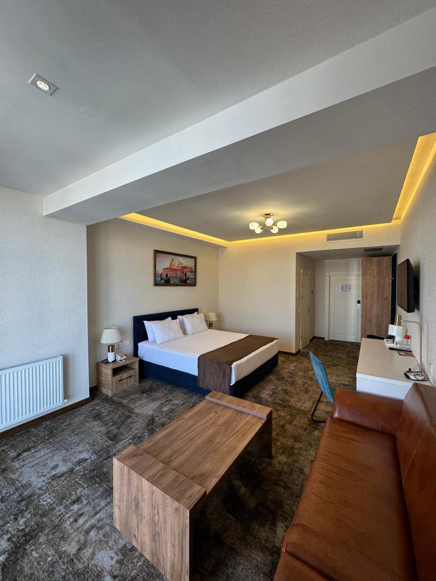Garnet Mir Hotel Tashkent Ngoại thất bức ảnh