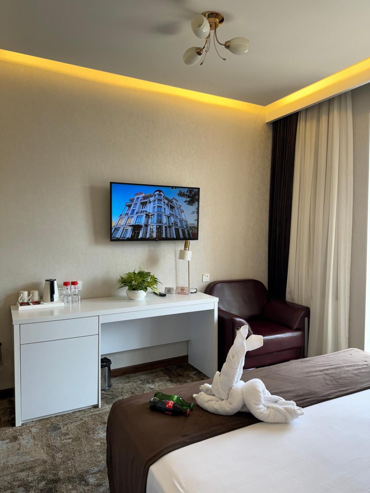 Garnet Mir Hotel Tashkent Ngoại thất bức ảnh