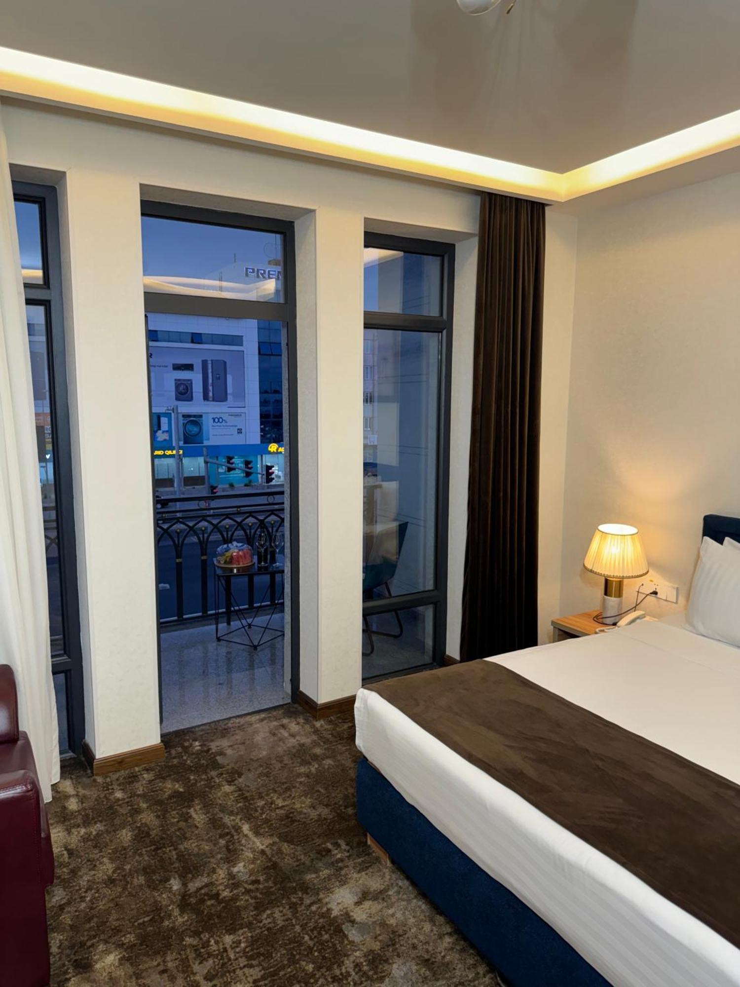 Garnet Mir Hotel Tashkent Ngoại thất bức ảnh