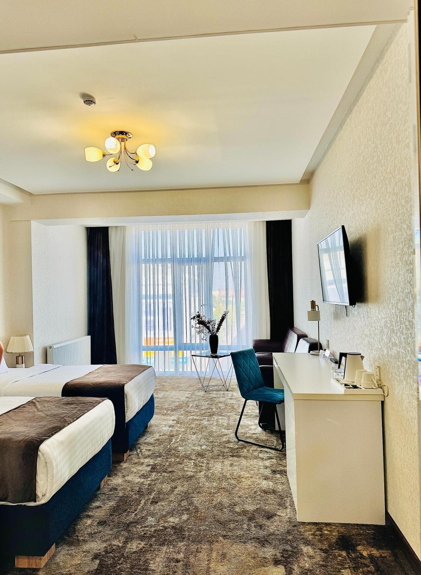 Garnet Mir Hotel Tashkent Ngoại thất bức ảnh