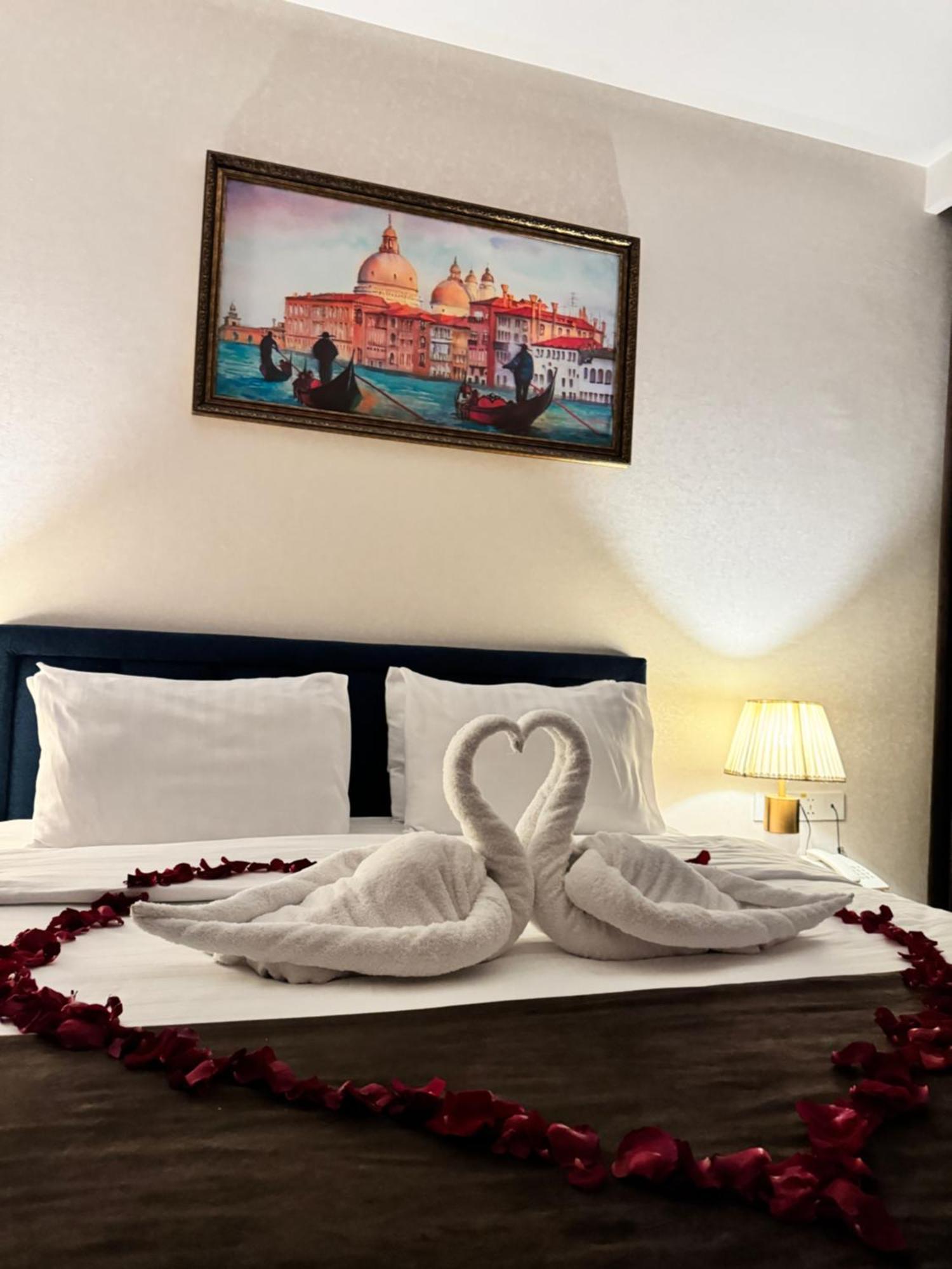 Garnet Mir Hotel Tashkent Ngoại thất bức ảnh