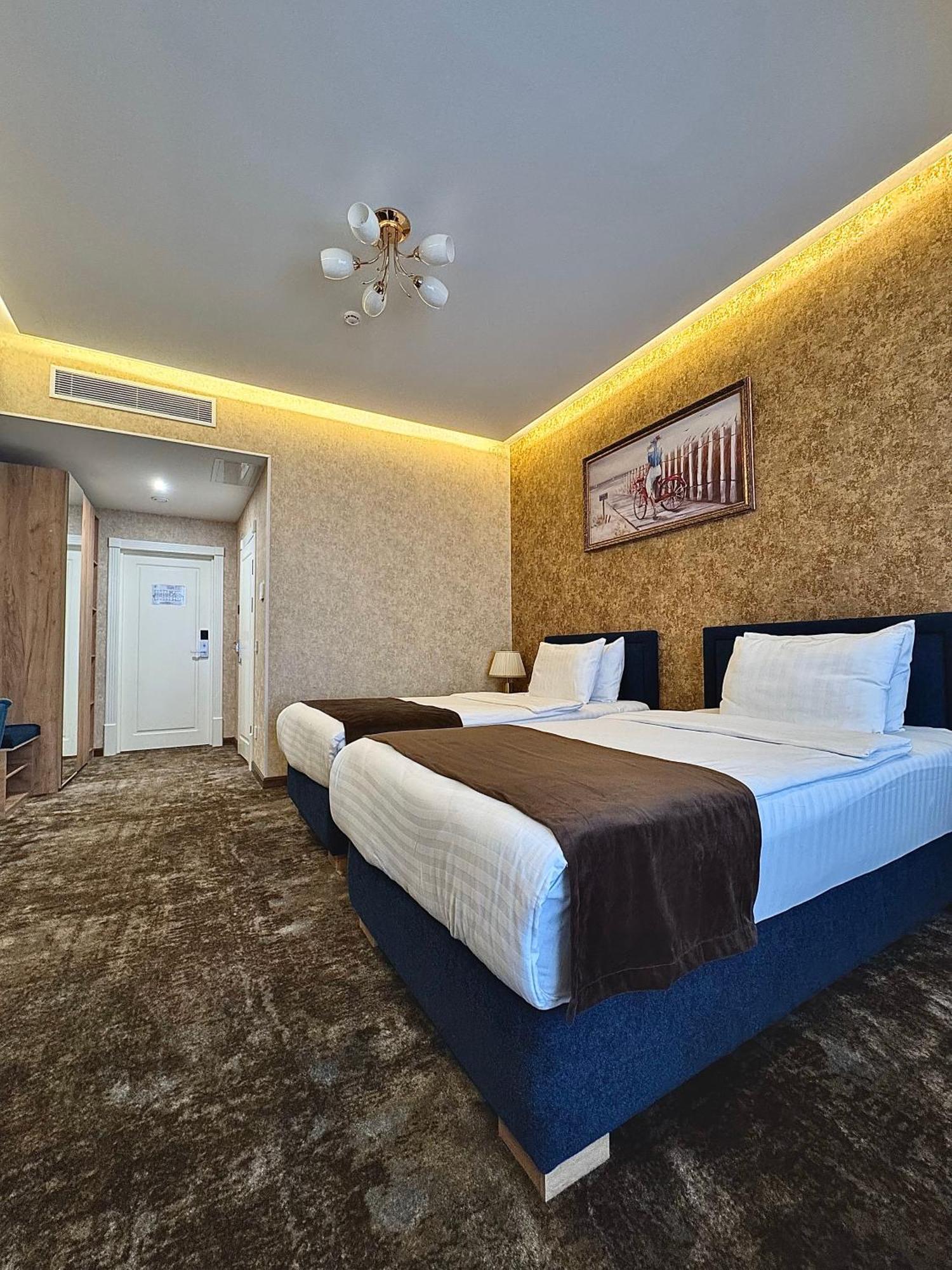 Garnet Mir Hotel Tashkent Ngoại thất bức ảnh