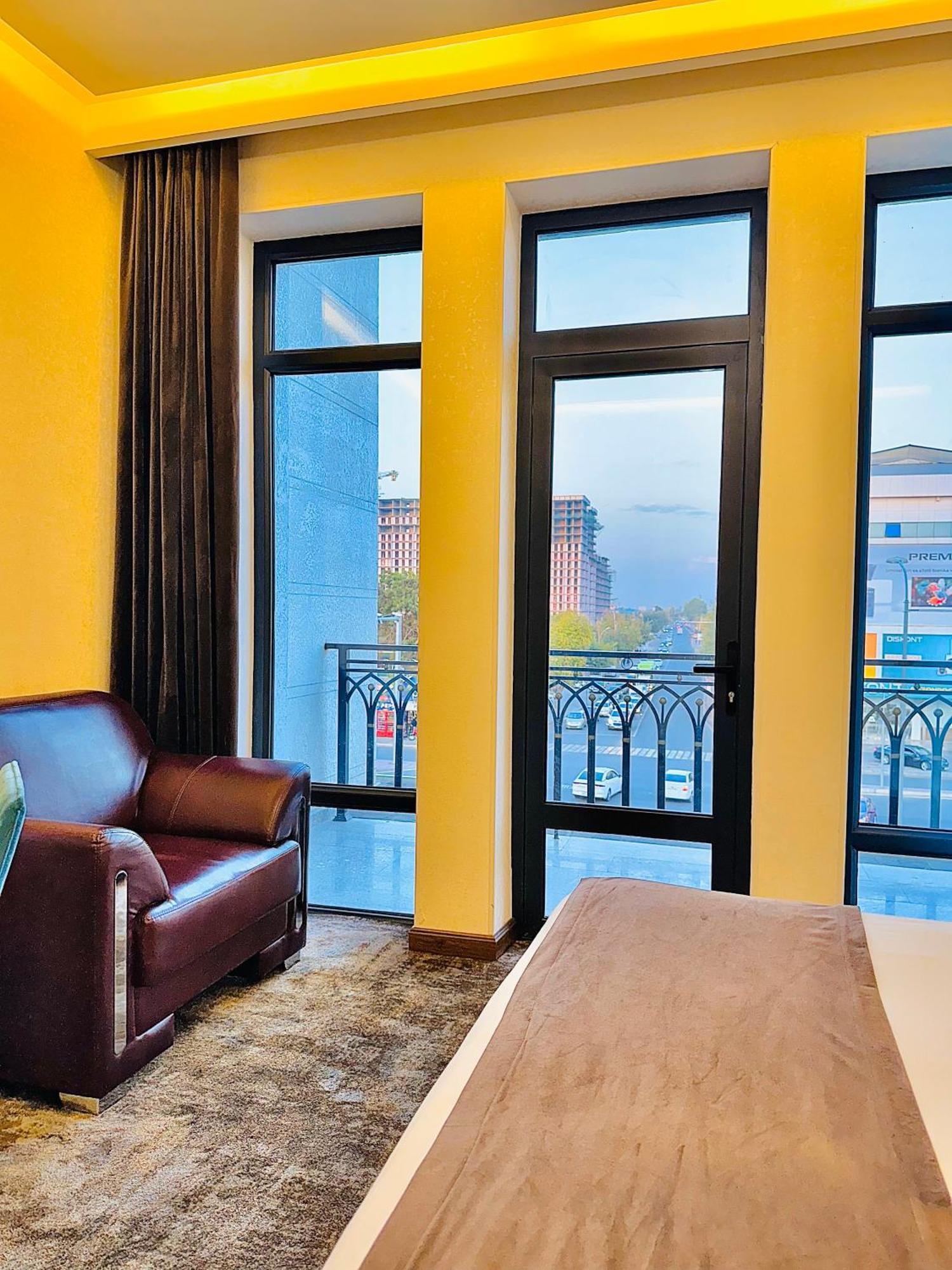 Garnet Mir Hotel Tashkent Ngoại thất bức ảnh