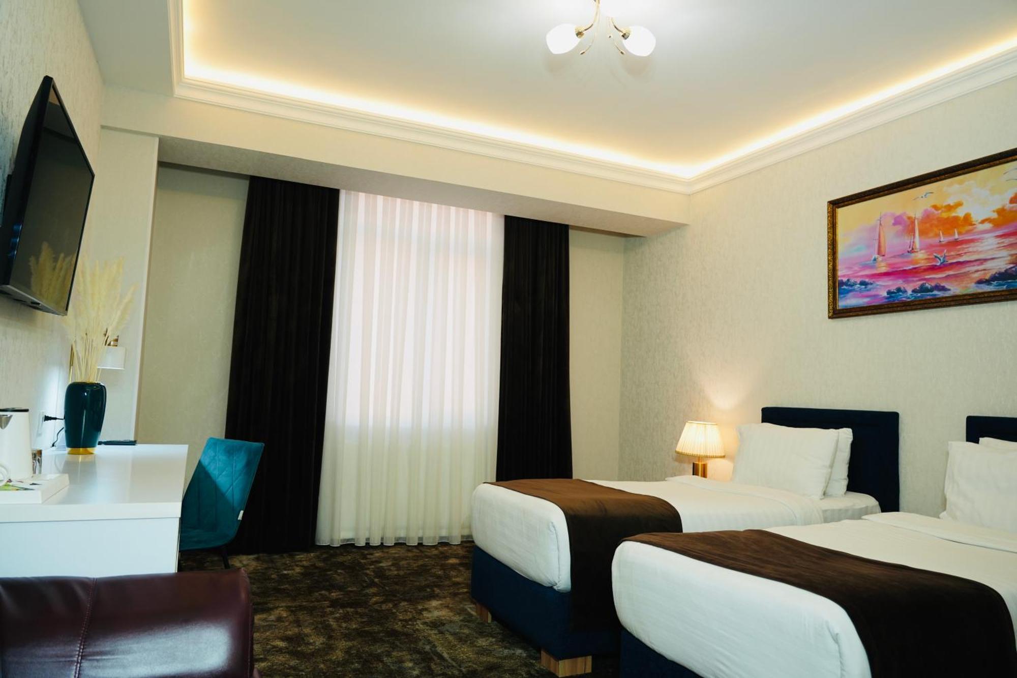Garnet Mir Hotel Tashkent Ngoại thất bức ảnh