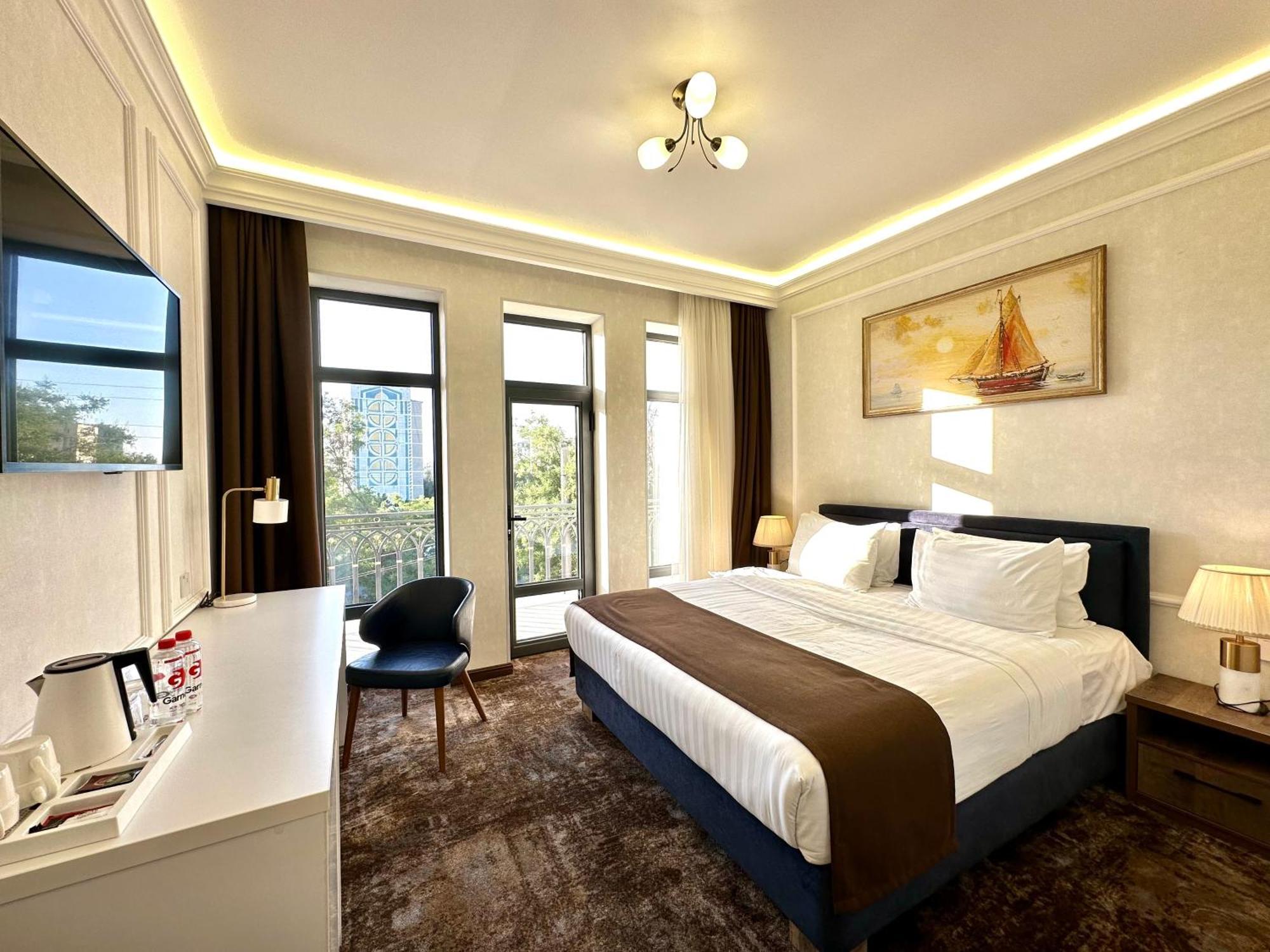 Garnet Mir Hotel Tashkent Ngoại thất bức ảnh