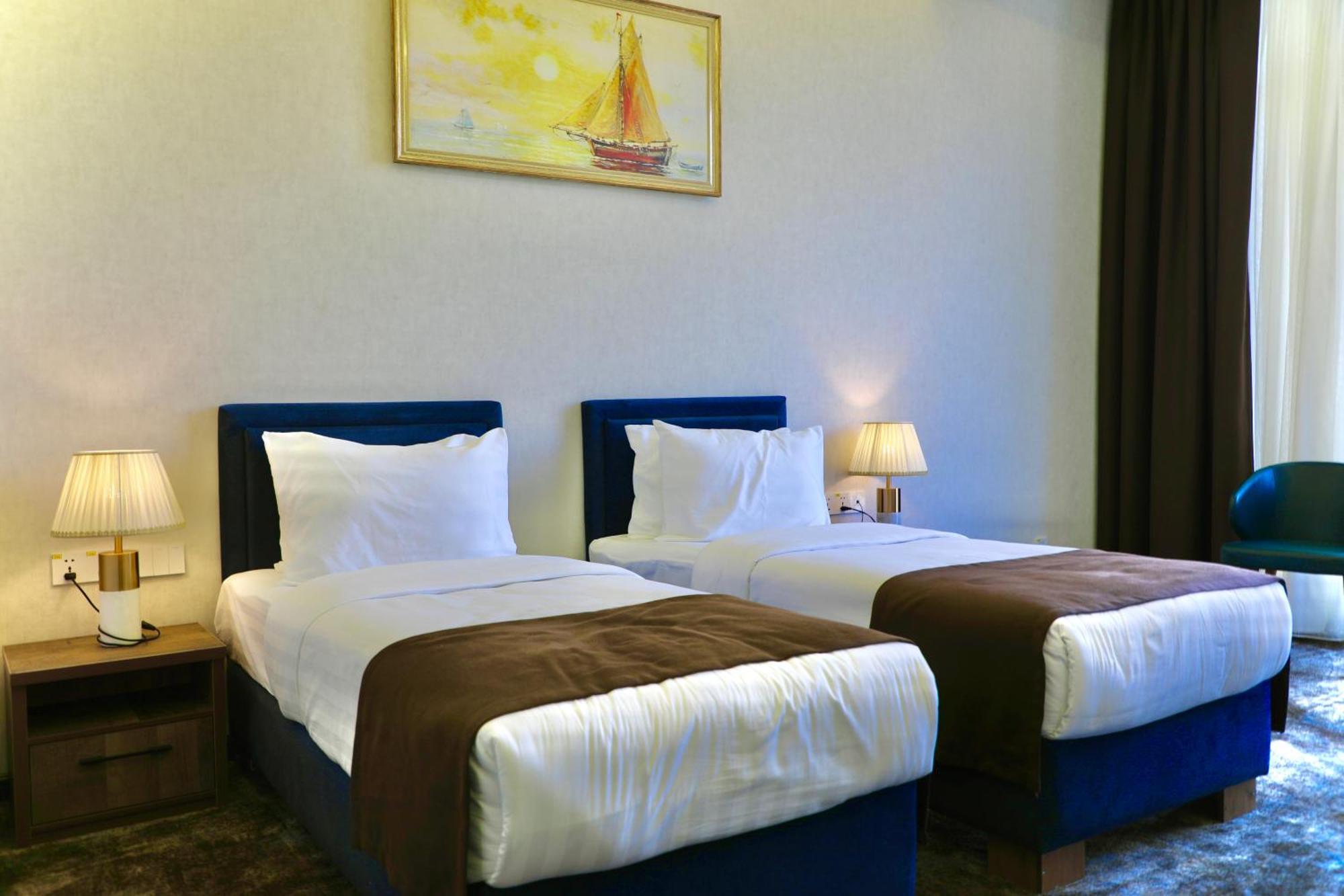 Garnet Mir Hotel Tashkent Ngoại thất bức ảnh
