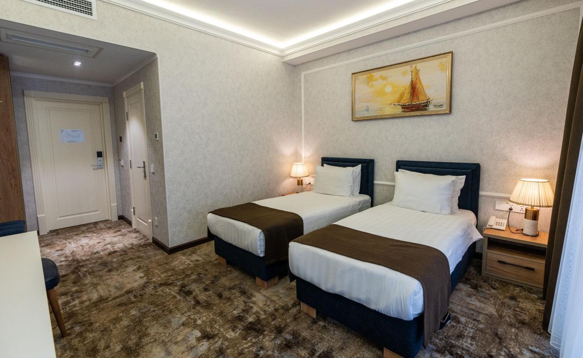 Garnet Mir Hotel Tashkent Ngoại thất bức ảnh